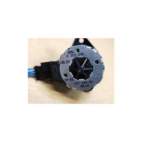 BMW X5 OEM Headlight Leveling Motor & Dust Cap Lid Cover 8352206 & 151832-00 - Picture 5 of 5